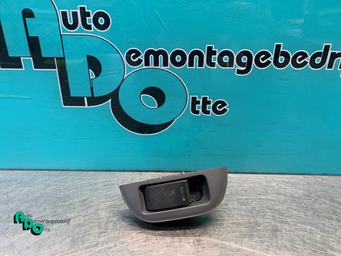 Usados Interruptor de ventanilla eléctrica Toyota Aygo (B10) 1.0 12V VVT-i Precio € 10,00 Norma de margen ofrecido por Autodemontagebedrijf Otte