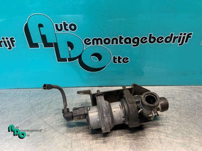 Begagnade Extra vattenpump Ford Galaxy (WGR) 2.3i 16V Pris € 30,00 Marginaltabell erbjuds av Autodemontagebedrijf Otte