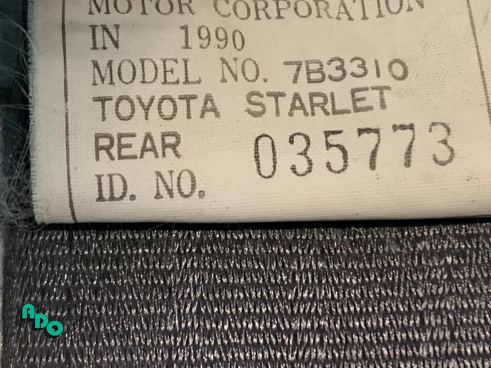 Cinturón de seguridad izquierda detrás de un Toyota Starlet (EP8/NP8) 1.3 Friend,XLi 12V 1993