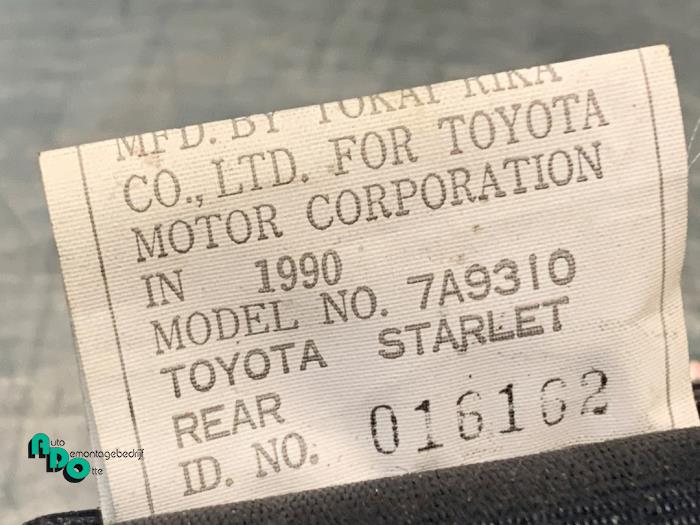 Cinturón de seguridad centro detrás de un Toyota Starlet (EP8/NP8) 1.3 Friend,XLi 12V 1993