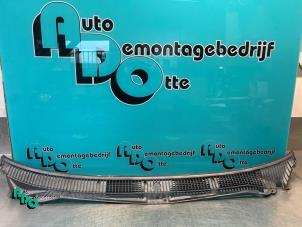 Used Cowl top grille Toyota Starlet (EP8/NP8) 1.3 Friend,XLi 12V Price € 20,00 Margin scheme offered by Autodemontagebedrijf Otte