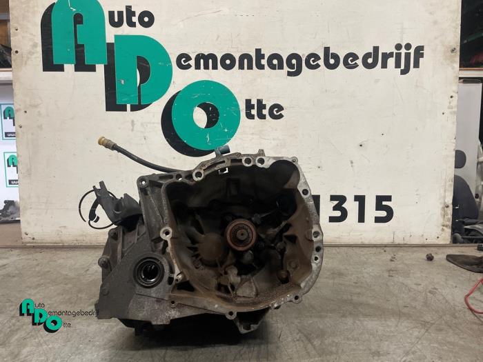 Gearbox from a Renault Clio III (BR/CR) 1.2 16V 65 2007