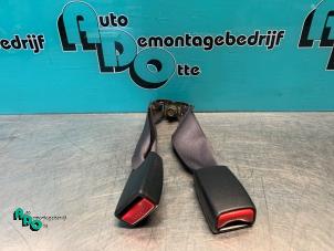 Usagé Insertion ceinture de sécurité arrière gauche Daihatsu Cuore (L251/271/276) 1.0 12V DVVT Prix € 10,00 Règlement à la marge proposé par Autodemontagebedrijf Otte