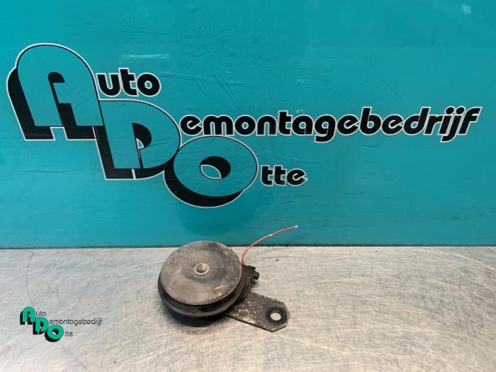 Używane Klakson Daihatsu Cuore (L251/271/276) 1.0 12V DVVT Cena € 10,00 Procedura marży oferowane przez Autodemontagebedrijf Otte