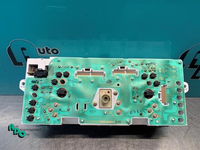 Panel de instrumentación de un Daihatsu Cuore (L251/271/276) 1.0 12V DVVT 2003