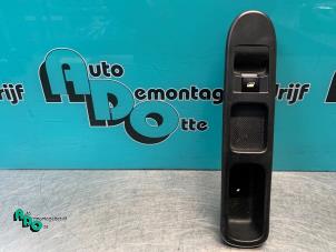 Used Electric window switch Peugeot 307 (3A/C/D) 1.6 16V Price € 10,00 Margin scheme offered by Autodemontagebedrijf Otte