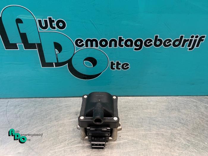 Ignition coil from a Volkswagen Golf III Cabrio Restyling (1E7) 1.8 Kat. 2001