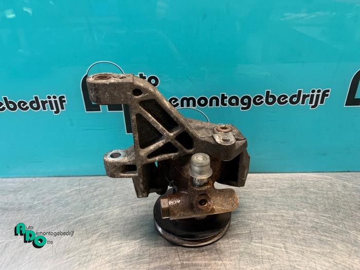 Usagé Pompe de direction Volkswagen Golf III Cabrio Restyling (1E7) 1.8 Kat. Prix € 20,00 Règlement à la marge proposé par Autodemontagebedrijf Otte