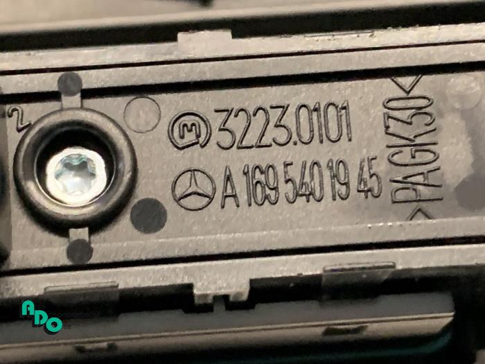 Interruptor de luz de un Mercedes-Benz B (W245,242) 2.0 B-200 16V 2006