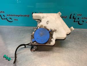 Begagnade Spolartank, vindruta Mercedes B (W245) 2.0 B-200 16V Pris € 15,00 Marginaltabell erbjuds av Autodemontagebedrijf Otte