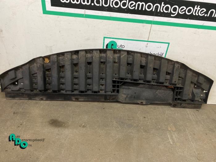 Usados Parachoque placa base Nissan Note (E11) 1.4 16V Precio € 25,00 Norma de margen ofrecido por Autodemontagebedrijf Otte