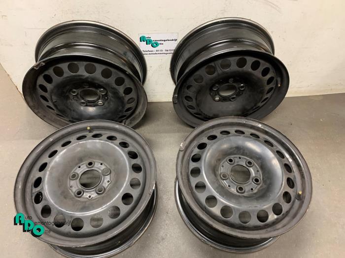 Gebrauchte Felgen Set Mercedes A (W169) 1.5 A-150 3-Drs. Preis € 100,00 Margenregelung angeboten von Autodemontagebedrijf Otte