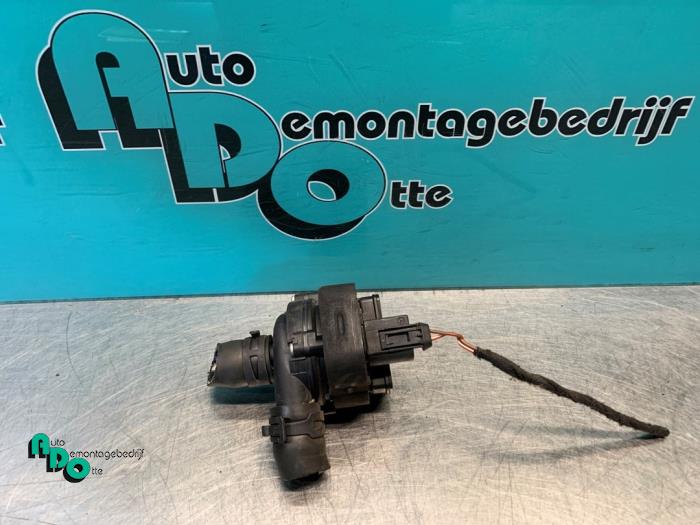 Begagnade Extra vattenpump Mercedes B (W245) 2.0 B-200 16V Pris € 15,00 Marginaltabell erbjuds av Autodemontagebedrijf Otte