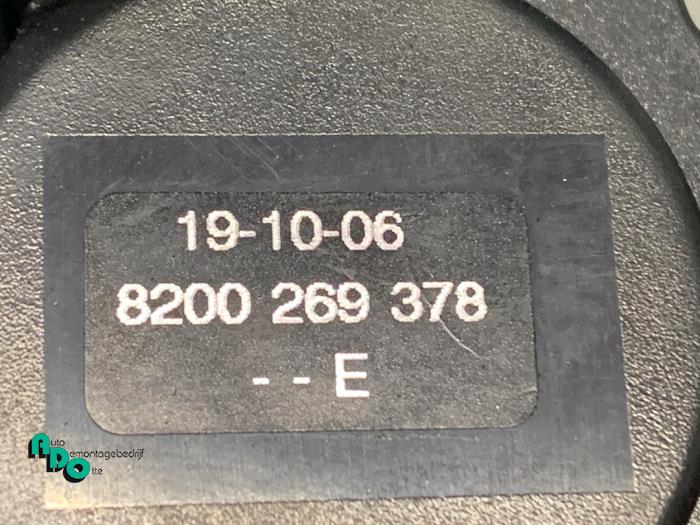Treuil de roue de secours d'un Renault Clio III (BR/CR) 1.2 16V 65 2007
