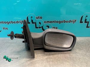 Used Wing mirror, right Renault Clio III (BR/CR) 1.2 16V 65 Price € 15,00 Margin scheme offered by Autodemontagebedrijf Otte