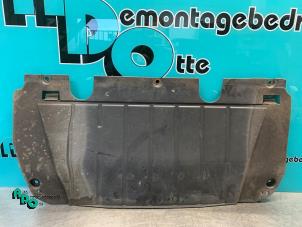 Used Engine protection panel Renault Clio III (BR/CR) 1.2 16V 65 Price € 30,00 Margin scheme offered by Autodemontagebedrijf Otte