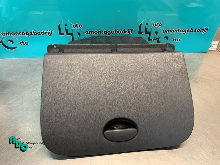 Begagnade Handskfack Citroen C5 II Berline (RC) 1.8 16V Pris € 20,00 Marginaltabell erbjuds av Autodemontagebedrijf Otte