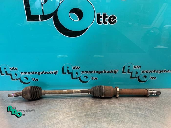 Front drive shaft, right from a Renault Clio III (BR/CR) 1.2 16V 65 2007