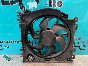 Used Cooling fans Renault Clio III (BR/CR) 1.2 16V 65 Price € 20,00 Margin scheme offered by Autodemontagebedrijf Otte
