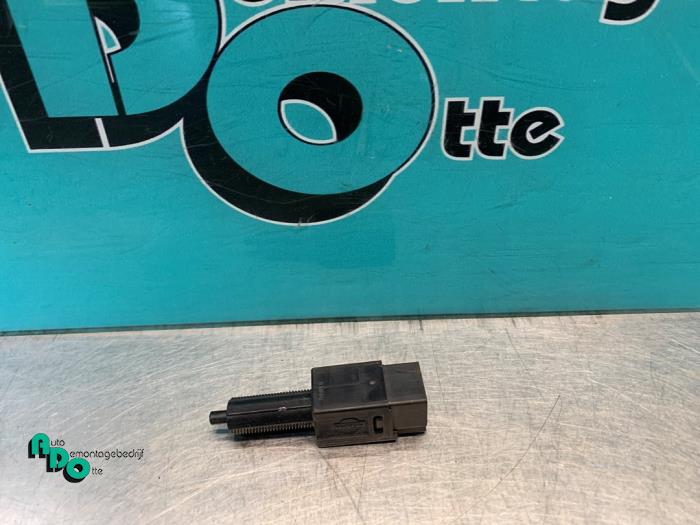 Brake light switch from a Nissan Note (E11) 1.4 16V 2010