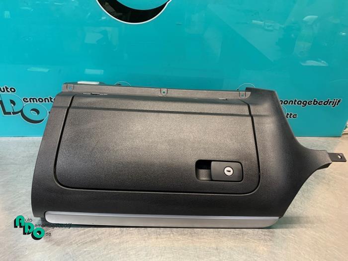 Begagnade Handskfack Volkswagen Golf VI (5K1) 1.4 TSI 122 16V Pris € 35,00 Marginaltabell erbjuds av Autodemontagebedrijf Otte