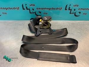 Used Front seatbelt, left Peugeot 206 (2A/C/H/J/S) 1.4 HDi Price € 25,00 Margin scheme offered by Autodemontagebedrijf Otte