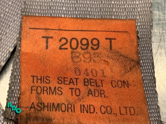 Rear seatbelt, centre from a Mazda Demio (DW) 1.3 16V 2002