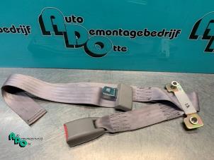 Used Rear seatbelt, centre Mazda Demio (DW) 1.3 16V Price € 20,00 Margin scheme offered by Autodemontagebedrijf Otte