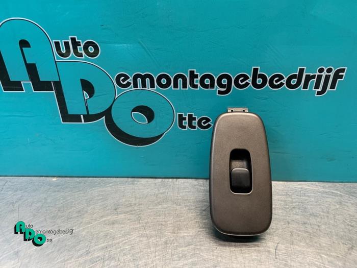 Usados Interruptor de ventanilla eléctrica Lexus IS (E2) 200 2.0 24V Precio € 15,00 Norma de margen ofrecido por Autodemontagebedrijf Otte