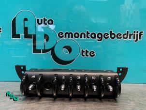 Used Electric window switch BMW Mini One/Cooper (R50) 1.6 16V Cooper Price € 20,00 Margin scheme offered by Autodemontagebedrijf Otte