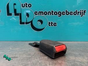 Gebrauchte Sicherheitsgurt Schließe links vorne Suzuki Alto (RF410) 1.1 16V Preis € 10,00 Margenregelung angeboten von Autodemontagebedrijf Otte
