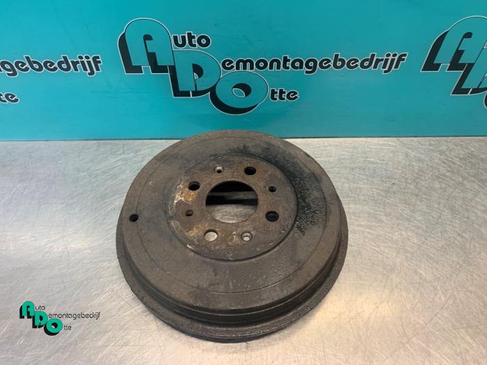 Używane Hamulec bebnowy tyl Fiat Punto Evo (199) 1.3 JTD Multijet 85 16V Euro 5 Cena € 15,00 Procedura marży oferowane przez Autodemontagebedrijf Otte