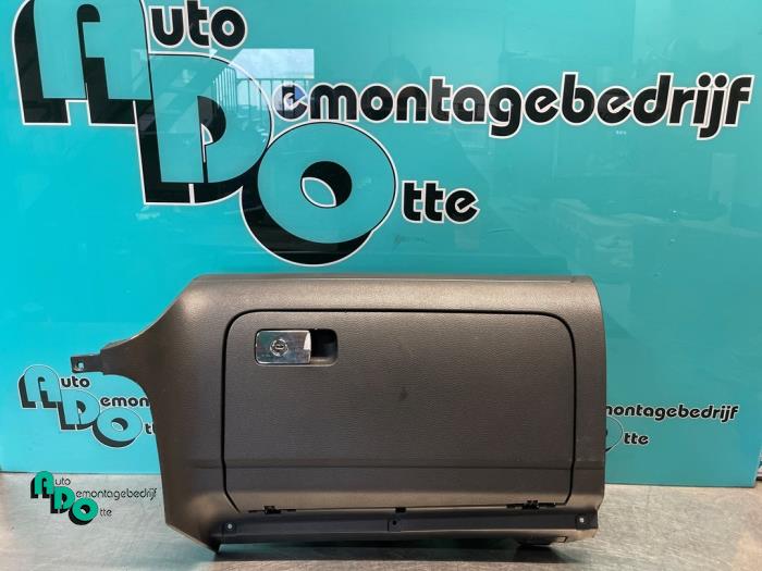 Begagnade Handskfack Volkswagen Golf V (1K1) 1.9 TDI Pris € 15,00 Marginaltabell erbjuds av Autodemontagebedrijf Otte