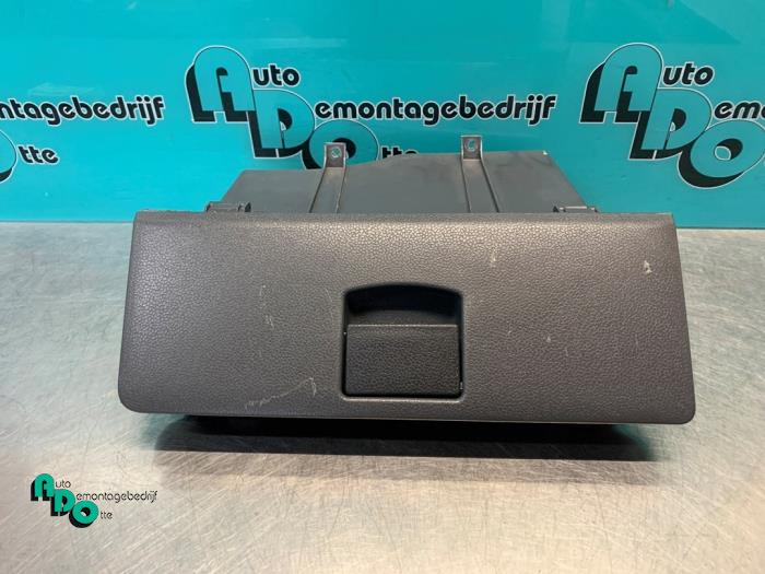 Begagnade Handskfack Chevrolet Matiz 0.8 S,SE Pris € 25,00 Marginaltabell erbjuds av Autodemontagebedrijf Otte