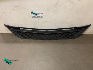 Usagé Pare-chocs grille Mercedes A (177.0) 1.3 A-160 Turbo 16V Prix € 50,00 Règlement à la marge proposé par Autodemontagebedrijf Otte