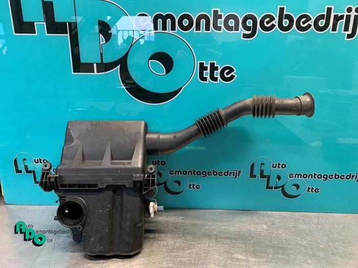 Gebrauchte Luftfiltergehäuse Toyota Yaris (P1) 1.3 16V VVT-i Preis € 25,00 Margenregelung angeboten von Autodemontagebedrijf Otte