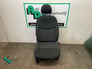 Gebrauchte Sitz rechts Toyota Yaris (P1) 1.3 16V VVT-i Preis € 60,00 Margenregelung angeboten von Autodemontagebedrijf Otte