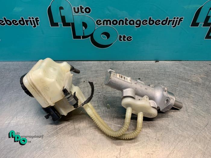Master cylinder from a Opel Meriva 1.6 2003