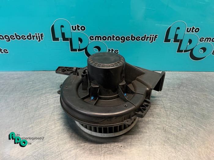 Heating and ventilation fan motor from a Volkswagen Fox (5Z) 1.2 2007