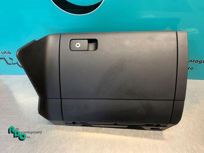 Begagnade Handskfack Volkswagen Golf VII (AUA) 1.2 TSI 16V Pris € 30,00 Marginaltabell erbjuds av Autodemontagebedrijf Otte