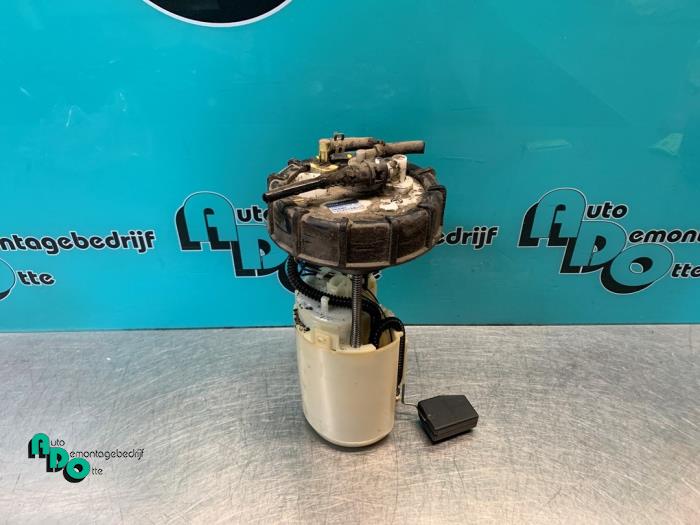 Electric fuel pump from a Honda Jazz (GD/GE2/GE3) 1.2 i-DSi 2005