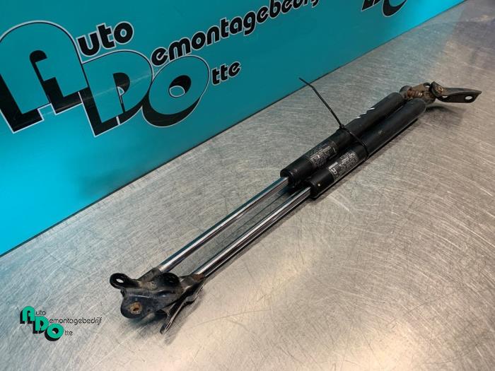 Set of tailgate gas struts from a Honda Jazz (GD/GE2/GE3) 1.2 i-DSi 2005
