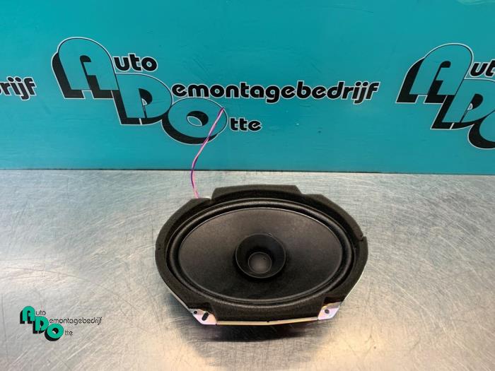 Używane Glosnik Mazda 5 (CR19) 1.8i 16V Cena € 20,00 Procedura marży oferowane przez Autodemontagebedrijf Otte
