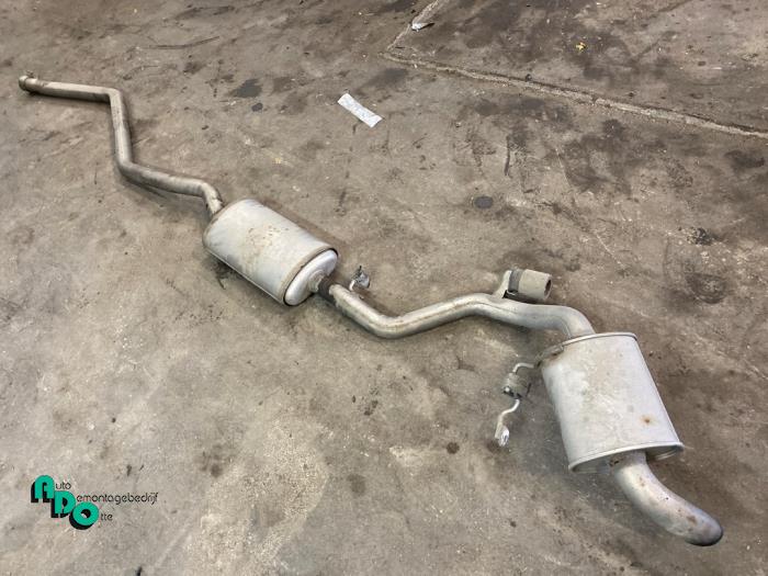 Exhaust central + rear silencer from a BMW 1 serie (E87/87N) 118d 16V 2006