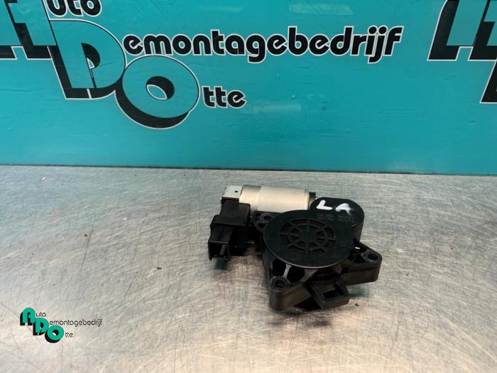 Usados Motor de ventanilla de puerta Mazda 5 (CR19) 1.8i 16V Precio € 15,00 Norma de margen ofrecido por Autodemontagebedrijf Otte
