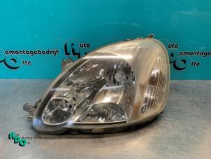 Used Headlight, left Toyota Yaris (P1) 1.3 16V VVT-i Price € 30,00 Margin scheme offered by Autodemontagebedrijf Otte