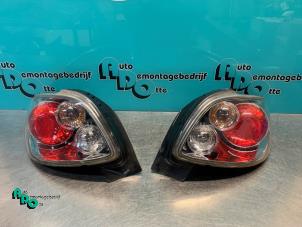 Usagé Kit feux arrière gauche + droite Peugeot 206 CC (2D) 1.6 16V Prix € 50,00 Règlement à la marge proposé par Autodemontagebedrijf Otte