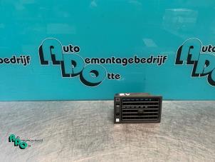 Usagé Grille aération tableau de bord Iveco New Daily I/II 35.10 Prix € 20,00 Règlement à la marge proposé par Autodemontagebedrijf Otte