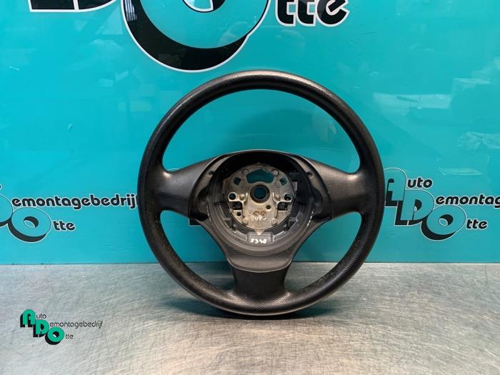 Używane Kierownica BMW 1 serie (E87/87N) 118d 16V Cena € 50,00 Procedura marży oferowane przez Autodemontagebedrijf Otte