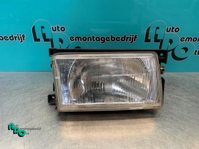 Używane Reflektor prawy Volkswagen Polo II Coupé (86) 1.3 Kat. Cena € 20,00 Procedura marży oferowane przez Autodemontagebedrijf Otte
